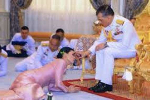 تفاصيل مثيرة لملك تايلاند مع 20 امرأة في فندق الحظر