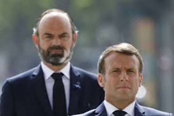الرئيس الفرنسي ورئيس الوزارء المستقيل
